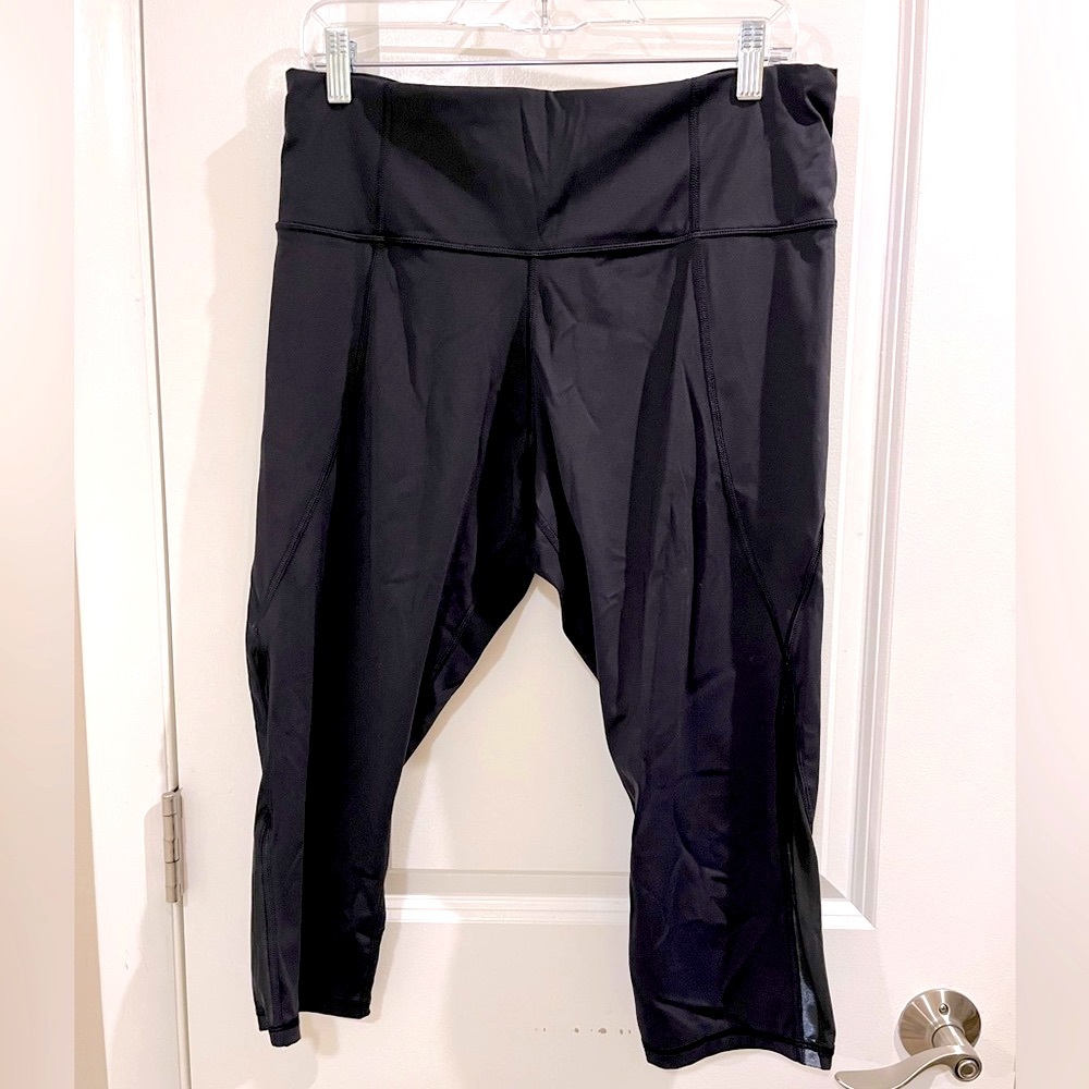 Athleta Lightning Capris Black Size 1X Workout Pants